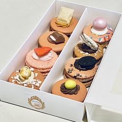 BOX OF 8 MACARONS